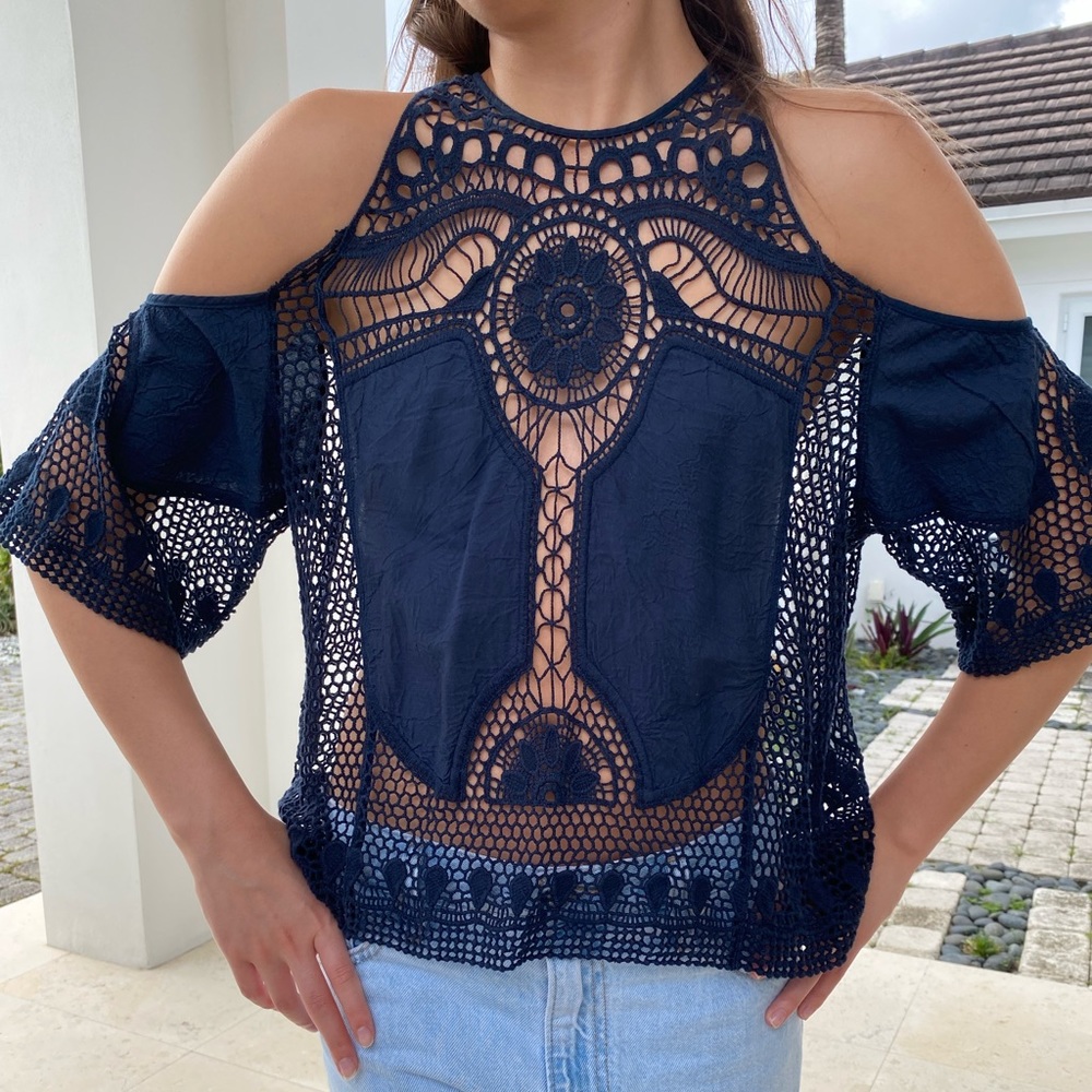 Hollister women’s Crochet blouse Navy Blue size Small